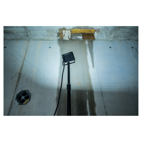 Прожектор на штативе Brennenstuhl JARO 3060 T: 20 Вт, 220В, 2300lm, 6500К, IP65 (1171250244) 1171250244 фото